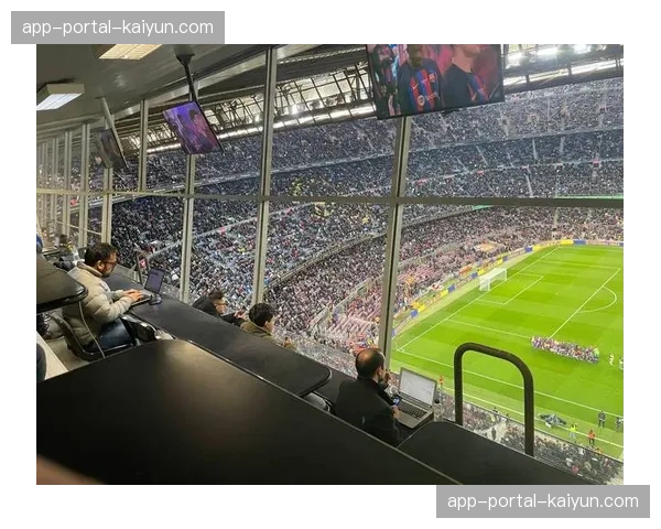 特写：诺坎普九万球迷寂静无声，目送多特蒙德绝杀进球