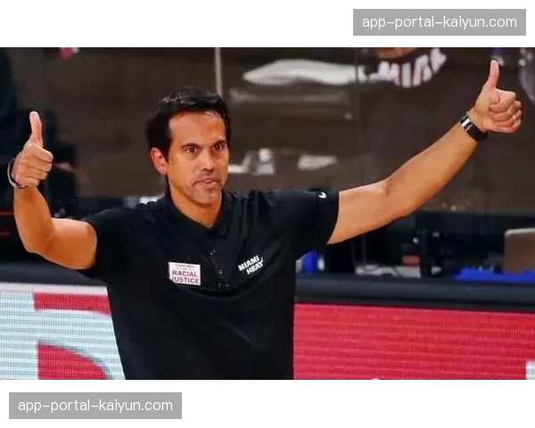 赛后分析:联防与盯人在低位防守中的切换使用,成为广州队本场防守策略的亮点 赛后分析:联防与盯人在低位防守中的切换使用,成为广州队本场防守策略的亮点