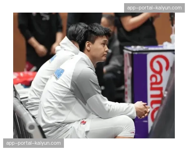 赵睿训练中腿部肌肉拉伤,预计缺阵两周影响季后赛备战 赵睿训练中腿部肌肉拉伤,预计缺阵两周影响季后赛备战