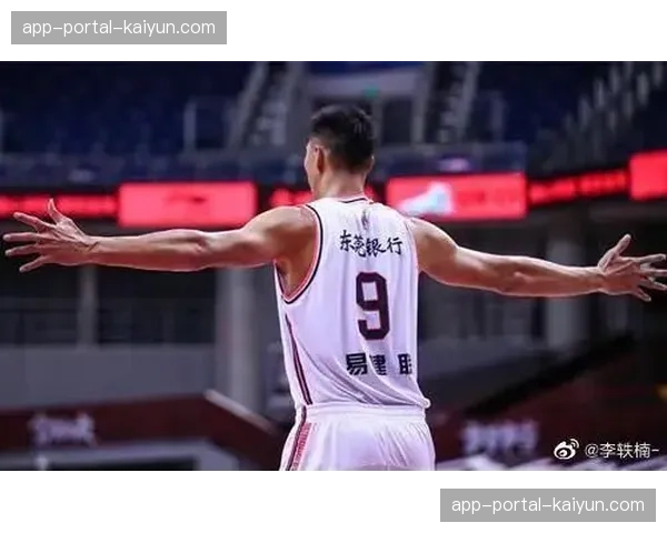 面对什么小伤都会坚持，通过表现带领球队前进一切都值得